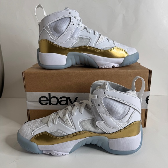 Nike Jordan Jumpman Two Trey Women's Size 8.5 Men's Size 7 White Gold DR9631 107 - Picture 3 of 8